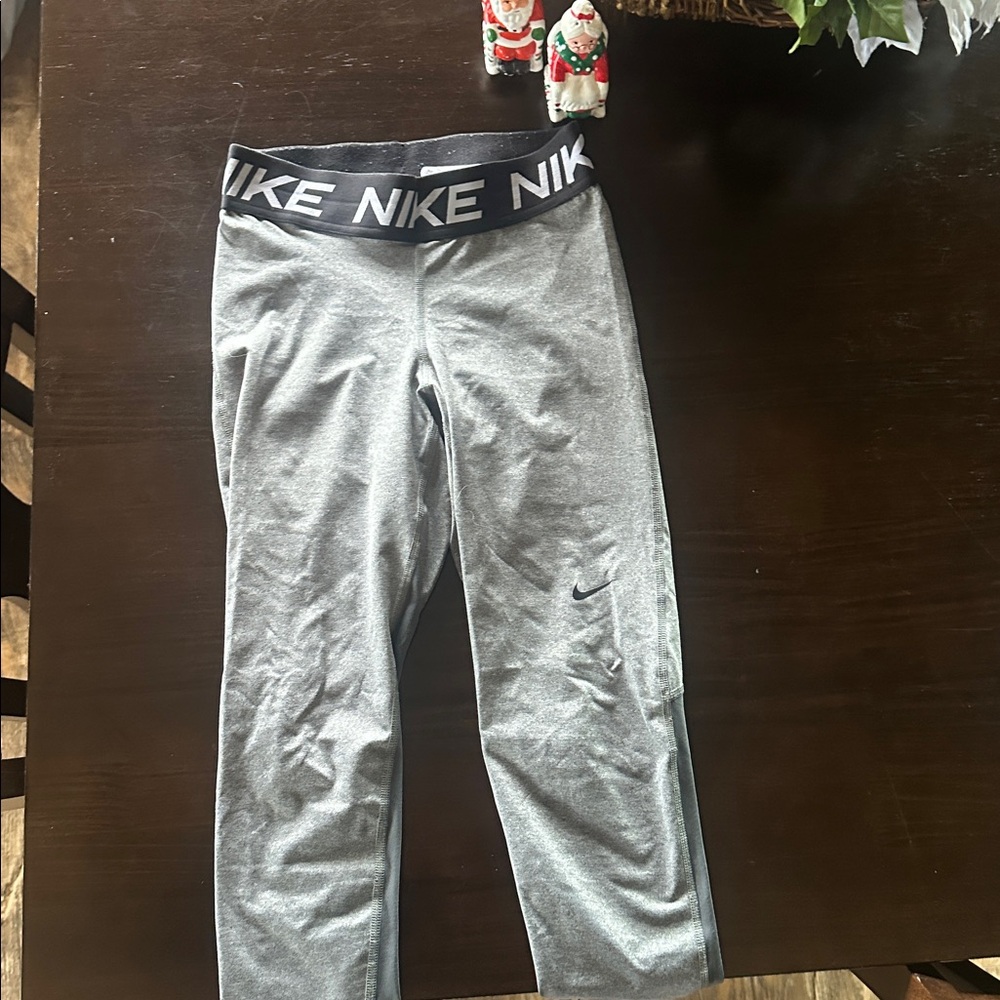 Nike Womens Charcoal Gray Capri Leggings